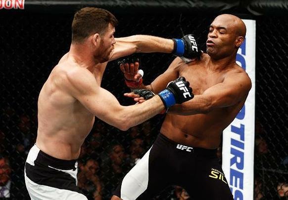 Spider voltou ao UFC com revés. Brasileiro chegou a derrubar Bisping com uma joelhada, achou que tinha vencido por nocaute, mas round havia encerrado. No fim, brasileiro acabou perdendo luta por pontos