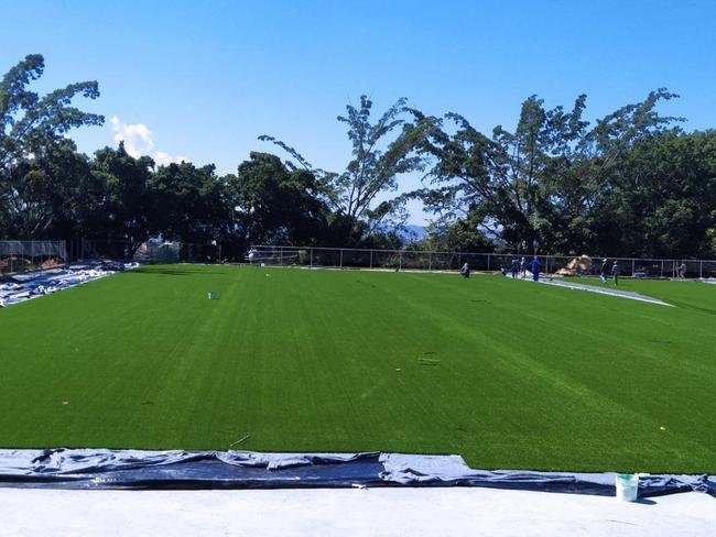 Visual do gramado sinttico da Toca da Raposa II