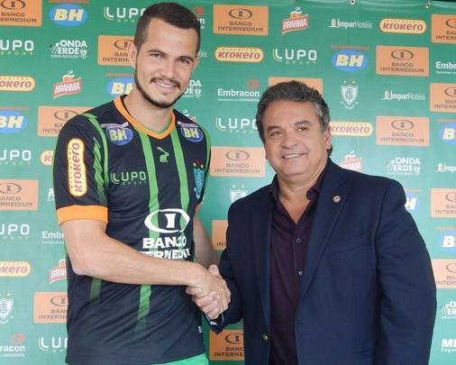 Bruno Teles (lateral-esquerdo) - contratado em junho de 2016, fez somente oito partidas no Campeonato Brasileiro. Com atuaes ruins, acabou liberado para acertar com o Rio Ave, de Portugal, clube que defende at hoje.