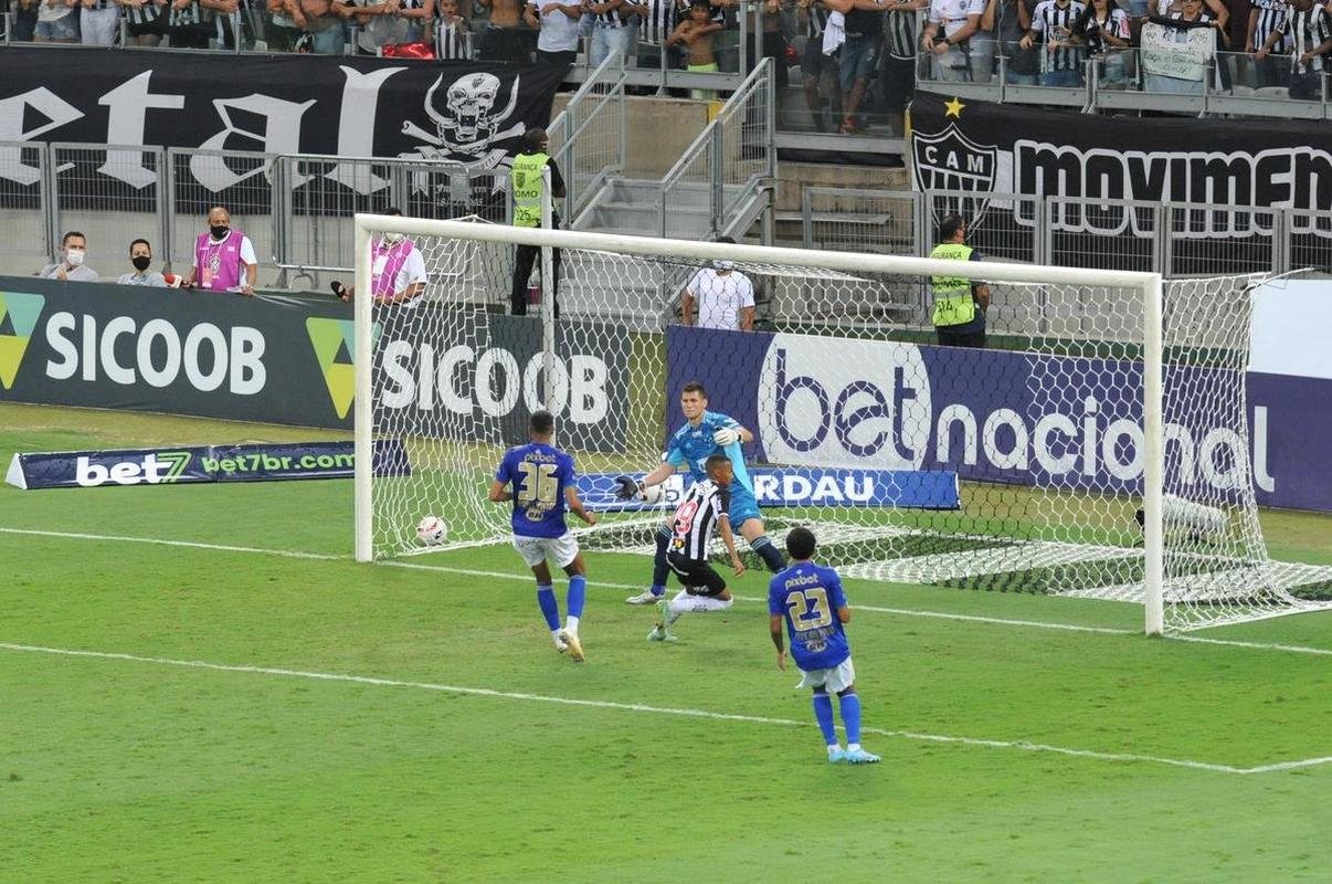 Ademir entrou no segundo tempo e fez o gol da virada do Atltico nos acrscimos