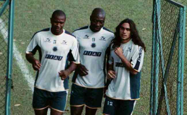 Joo Carlos, Rincn e Sorn durante treino do Cruzeiro em 2001 na Toca da Raposa I
