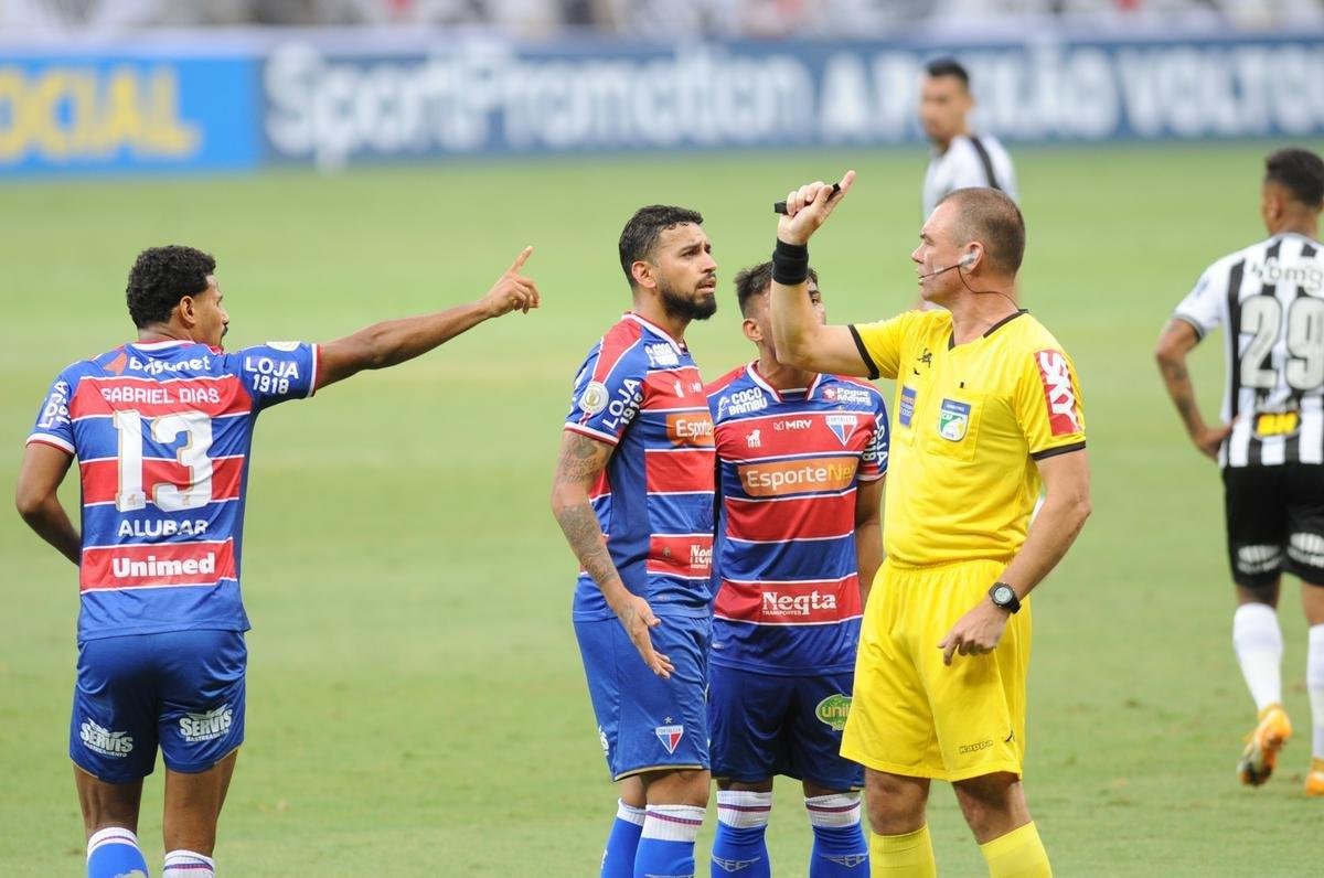 Fotos do duelo entre Atltico e Fortaleza, no Mineiro, em Belo Horizonte, pela 33 rodada do Campeonato Brasileiro