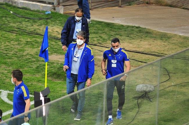 Fotos do duelo entre Cruzeiro e Vitria, no Independncia, em Belo Horizonte, pela 17 rodada da Srie B do Campeonato Brasileiro