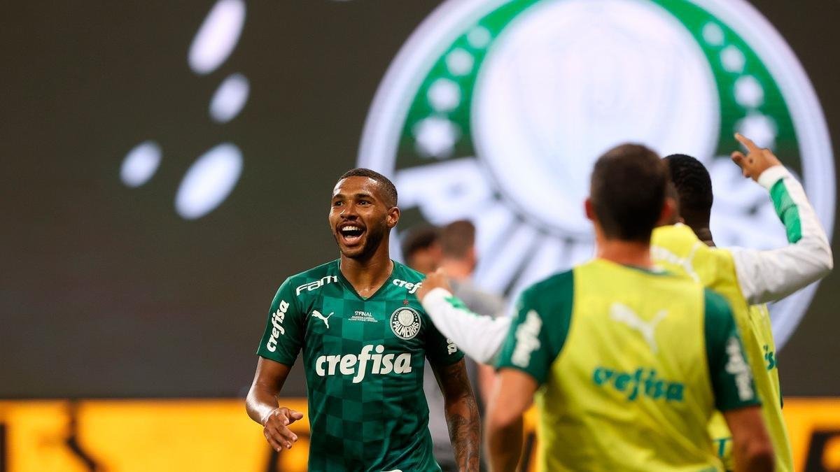 Palmeiras - 14 // 10 - Campeonatos Brasileiros (1960, 1967, 1967, 1969, 1972, 1973, 1993, 1994, 2016 e 2018) // 4 - Copas do Brasil (1998, 2012, 2015 e 2020)