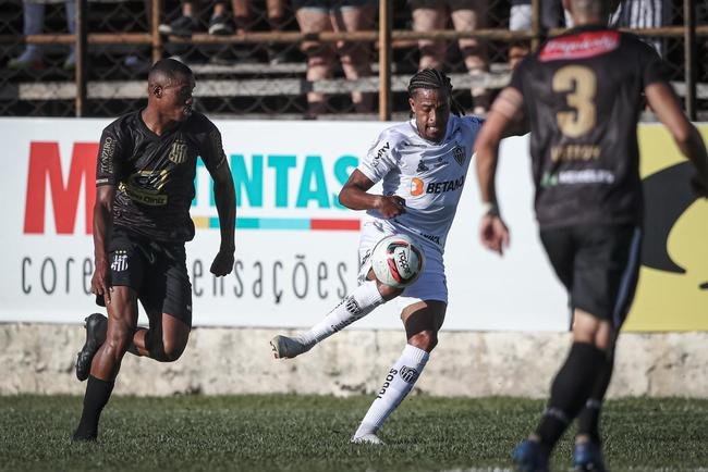 Fotos do jogo entre Democrata-GV e Atltico, pelo Campeonato Mineiro