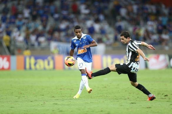 Imagens do jogo entre Cruzeiro e Santos, no Mineiro, pela 13 rodada da Srie A