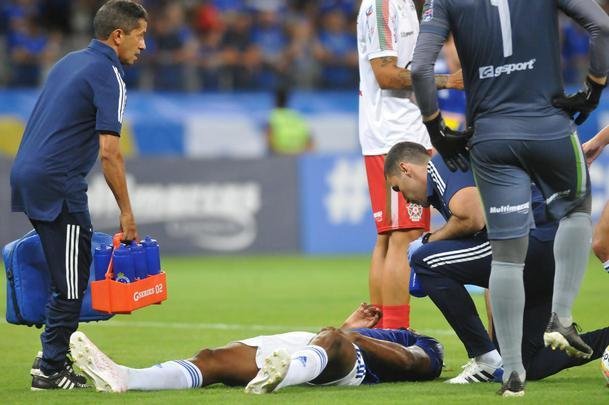 Fotos da estreia do Cruzeiro no Campeonato Mineiro diante do Boa Esporte; Thiago, autor do primeiro gol do ano, saiu de campo contundido ainda no primeiro tempo