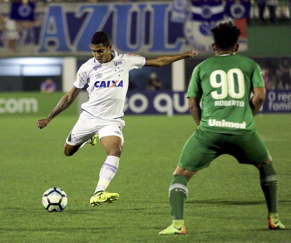 Cruzeiro visitou a Chape na Arena Cond e arrancou vitria por 2 a 1 pelo Brasileiro