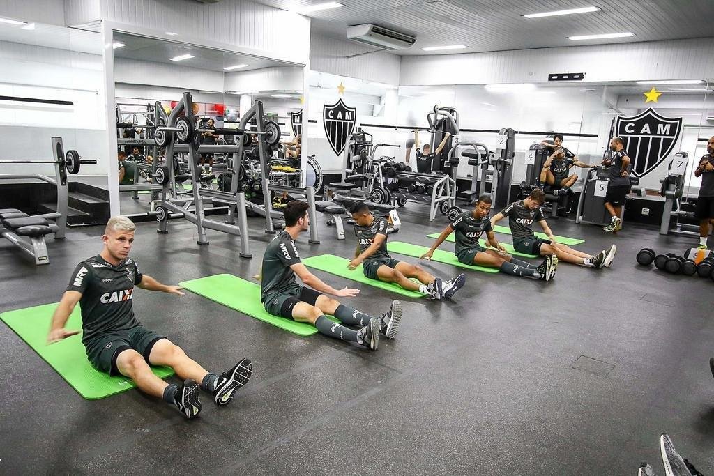 Depois da vitria por 3 a 0 sobre o Coimbra, em jogo-treino na Cidade do Galo, os jogadores do Atltico fizeram um trabalho fsico na academia do CT. Veja fotos