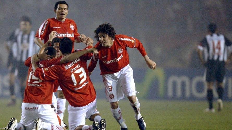 Semifinal de 2006: Libertad-PAR 0 x 0 Internacional (Internacional se classificou em casa com vitria por 2 a 0).