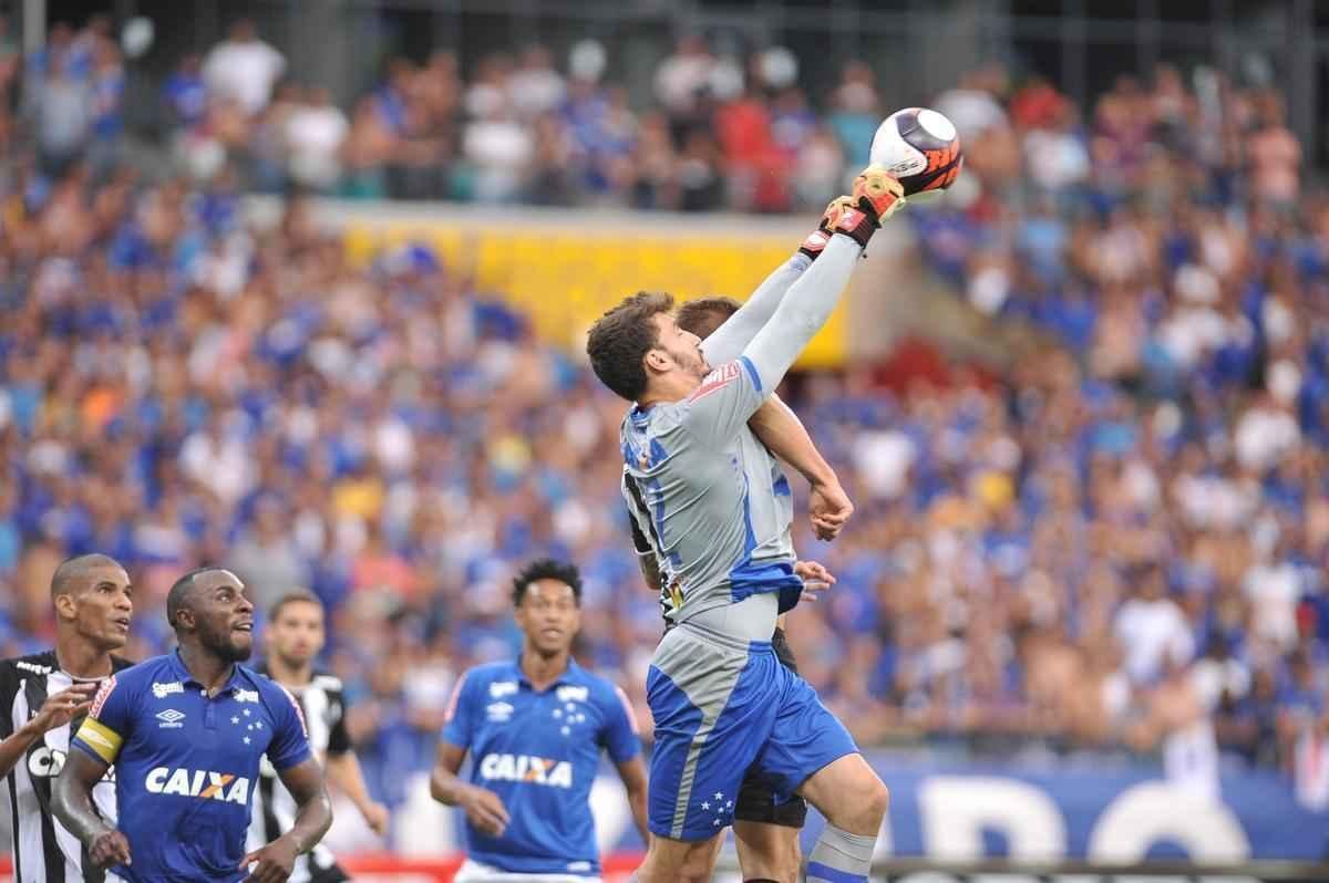 No segundo tempo, jogo ficou mais tenso. Arrascaeta fez 2 a 0 para o Cruzeiro, e Elias diminuiu para o Galo