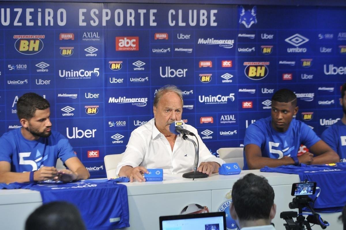 Cruzeiro apresentou o volante Jadson e o lateral-direito Luis Orejuela, primeiros reforos para a temporada