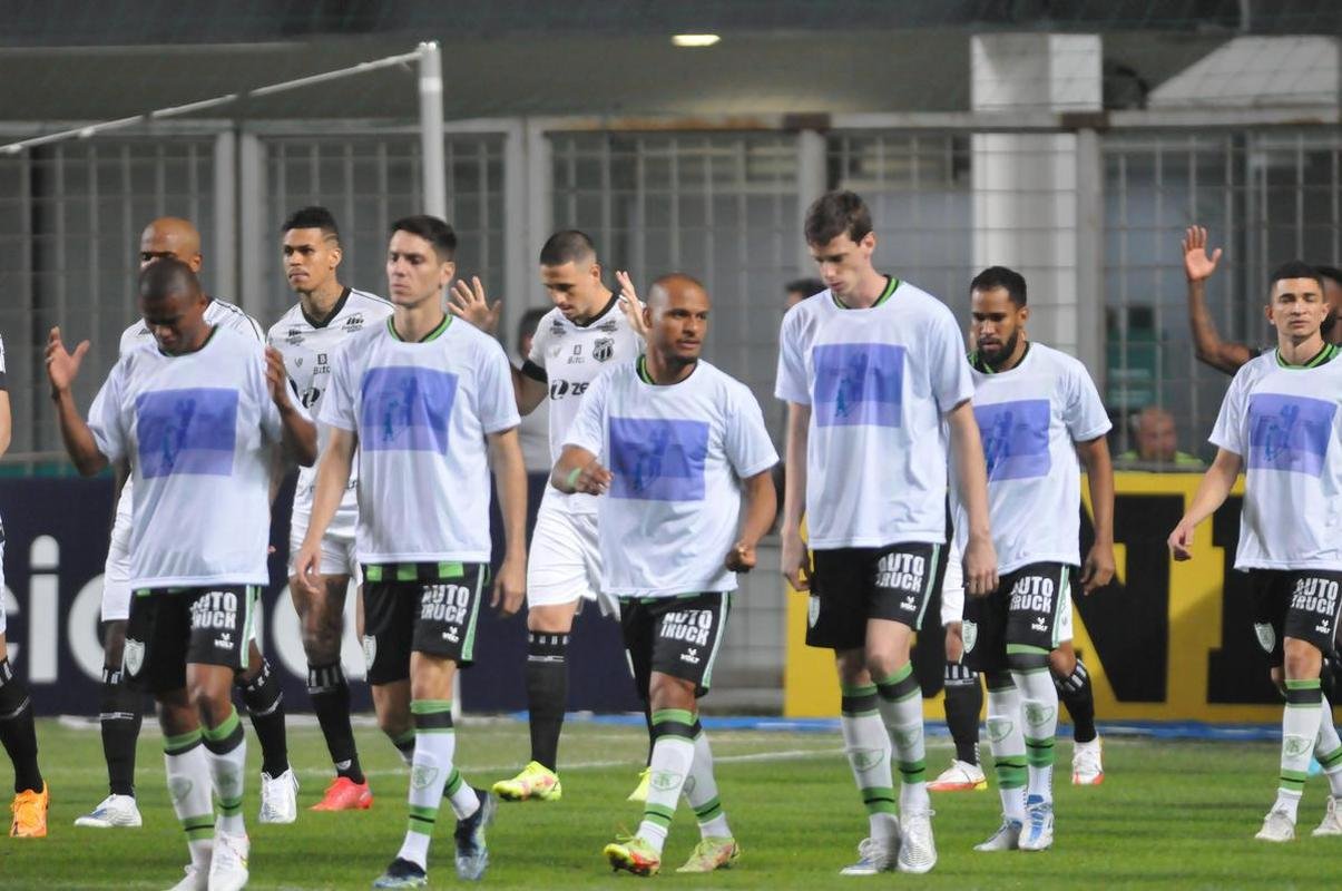 Fotos do jogo entre Amrica e Cear, no Estdio Independncia, em Belo Horizonte, pela 10 rodada da Srie A do Brasileiro