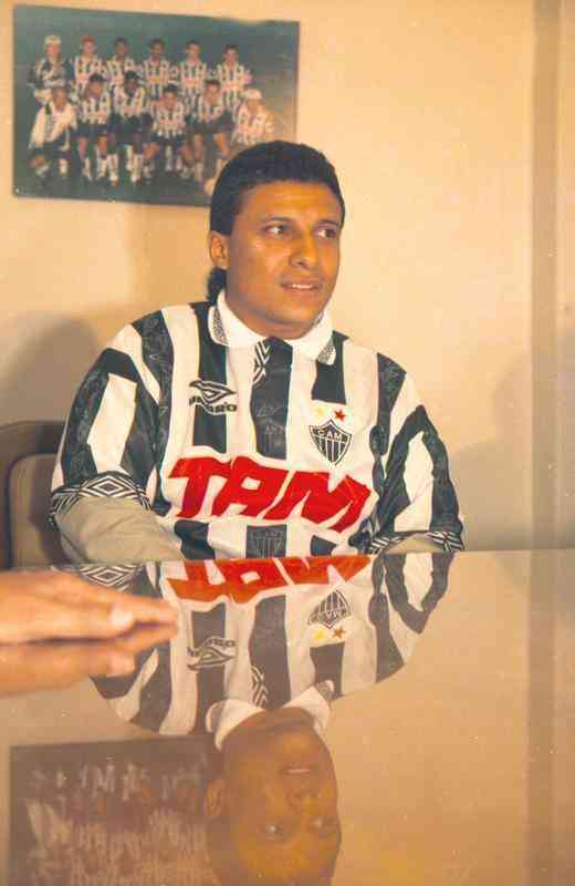 O meio-campista Alexander Escobar chegou ao Atltico em 1996 para ser o camisa 10 no Campeonato Brasileiro. Entretanto, teve uma passagem apagada no Galo e s atuou em sete jogos na campanha que levou o Galo ao 3 lugar do torneio nacional.