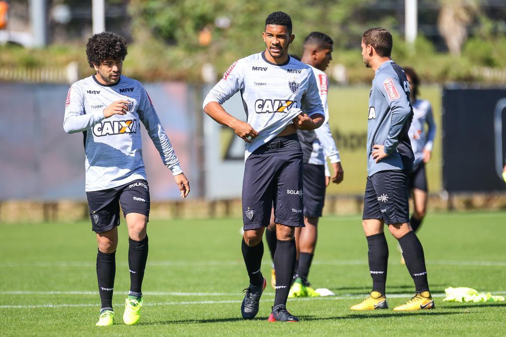 Galo fecha preparao para jogo contra o Grmio no CT do Internacional