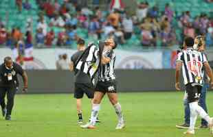 Com gols de Hulk, de pnalti, e Keno (e), o Galo virou sobre o Bahia, por 3 a 2 e chegou ao bicampeonato brasileiro