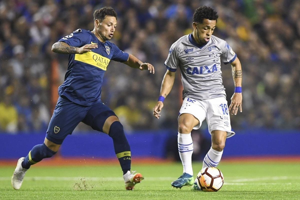 Boca Juniors abriu o placar no primeiro tempo, com um gol de Zrate, aps passe de Prez: 1 a 0