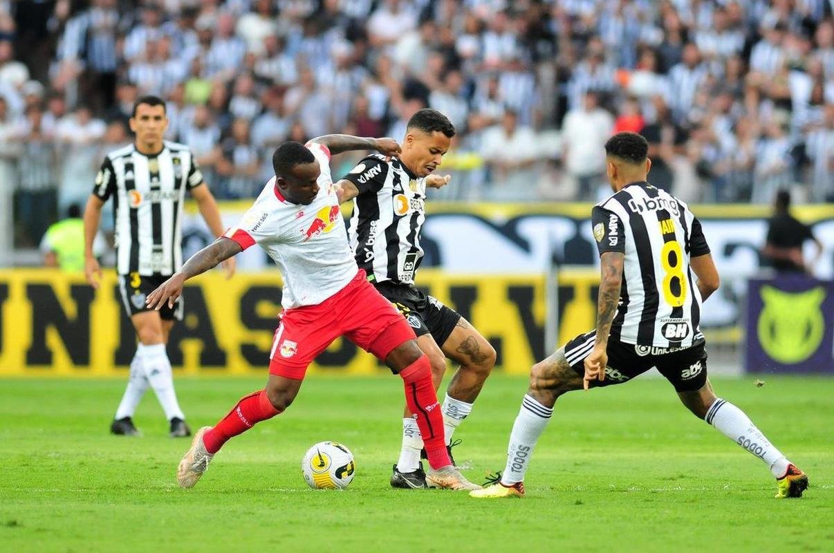 07/09/2022 - Atltico 1 x 1 Red Bull Bragantino - Campeonato Brasileiro -  No feriado de 7 de setembro, o Atltico abriu o placar em cruzamento de Guga para Ademir. Porm, a vantagem no durou muito. Pouco depois, o Red Bull Bragantino empatou em bela jogada de Aderlan. E o 1 a 1 seguiu at o fim.
