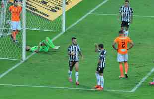 Fotos do gol de Nathan, do Atltico, sobre o La Guaira, no Mineiro: 4 a 0