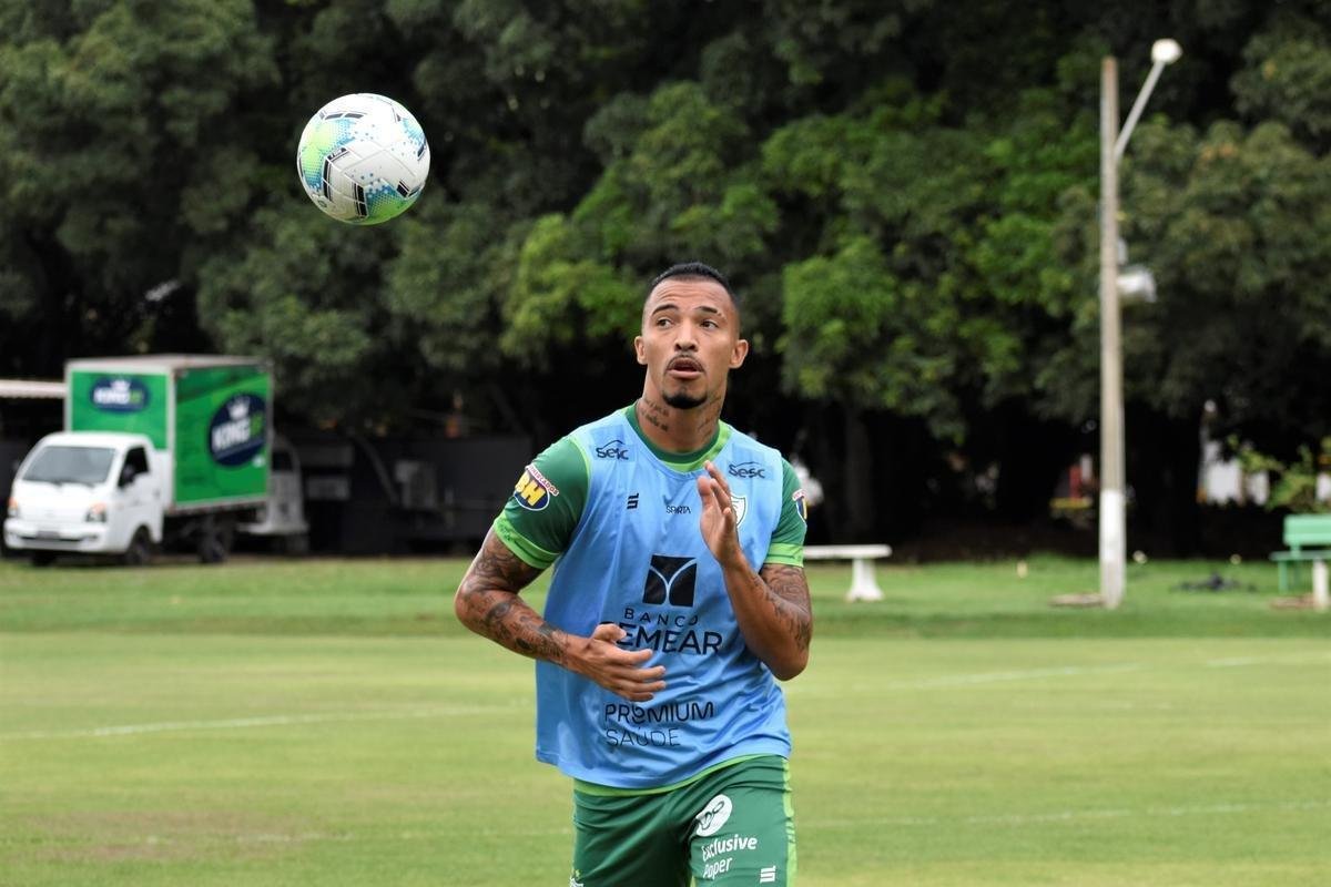 Joseph, zagueiro, contratado no período em que Conceição treinou o América