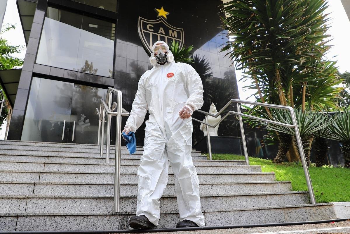 Fotos da desinfeco na Cidade do Galo