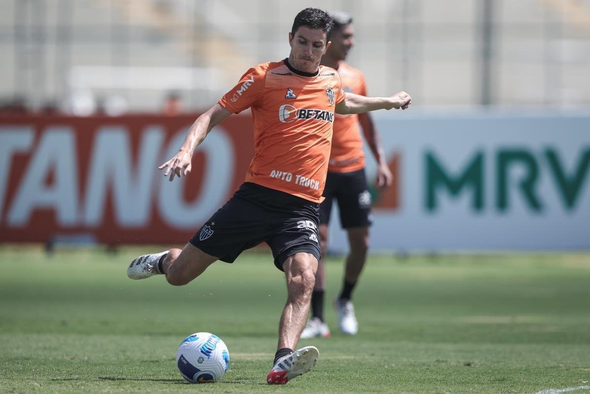 Fotos do primeiro treino de Junior Alonso no retorno ao Atltico