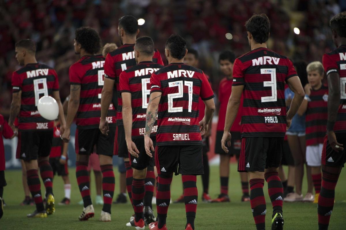 Jogadores do Flamengo usaram camisas com nomes dos garotos mortos em incndio 