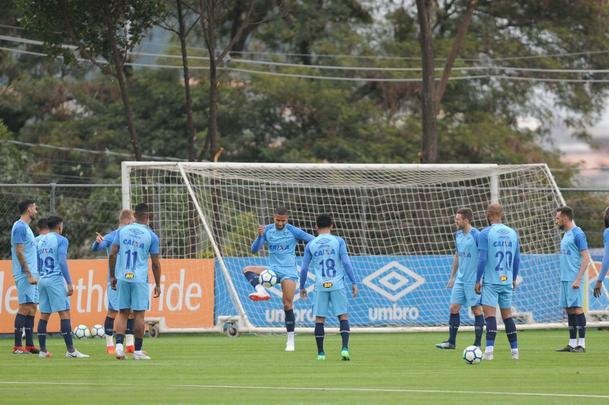 Toca da Raposa II teve sexta-feira descontrada por conta da volta de Ded  Seleo
