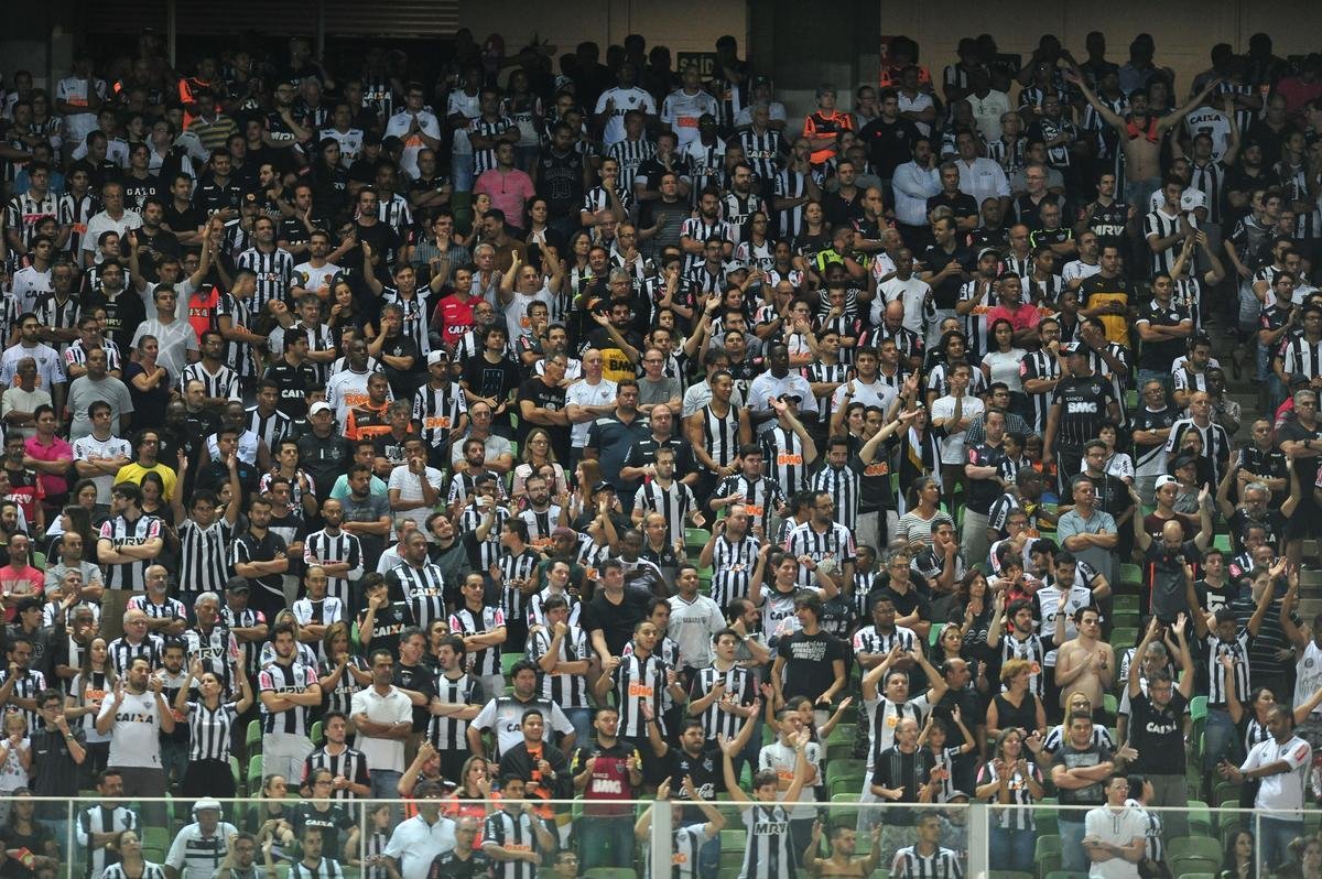 Fotos da torcida do Atltico, no Independncia, durante partida de ida da semifinal do Mineiro, contra o Amrica