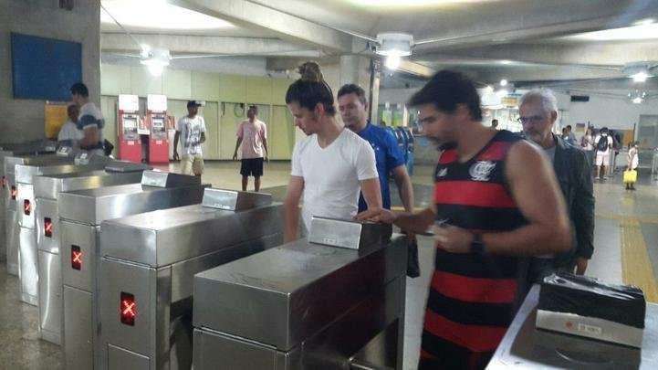 Mais de cinco mil cruzeirenses foram ao Maracanã acompanhar o primeiro jogo da decisão