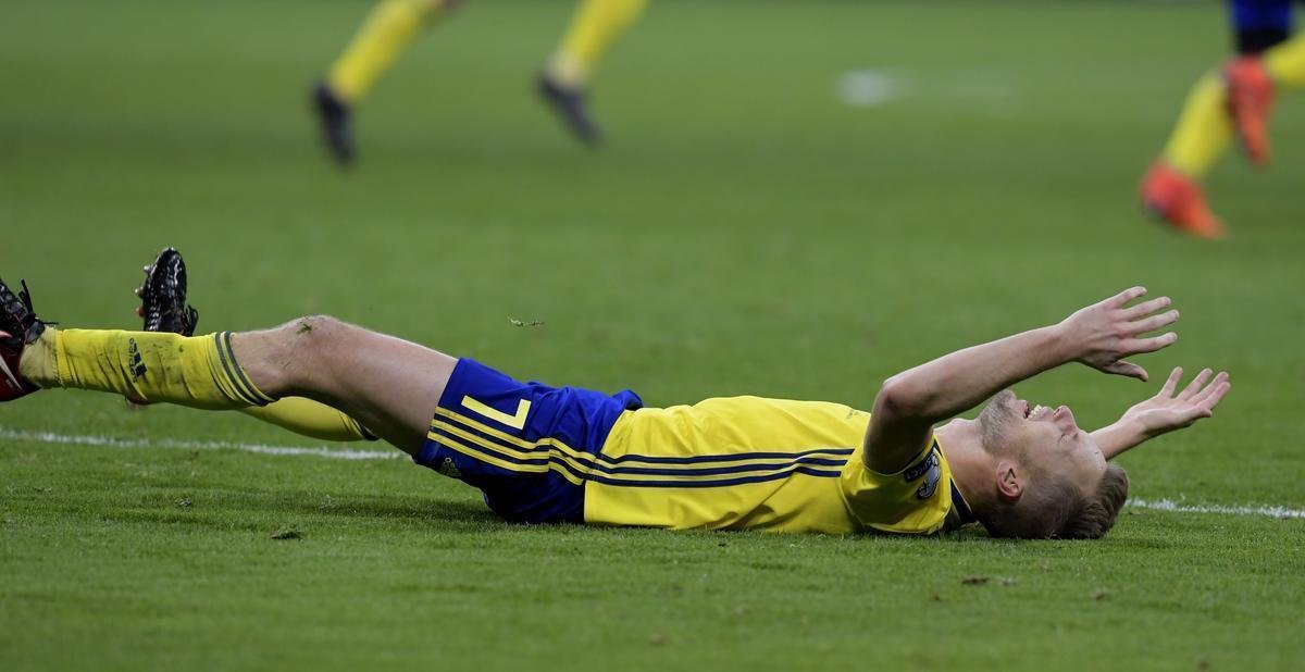 Festa da Sucia com a conquista da vaga na Copa de 2018 sobre a tradicional Itlia