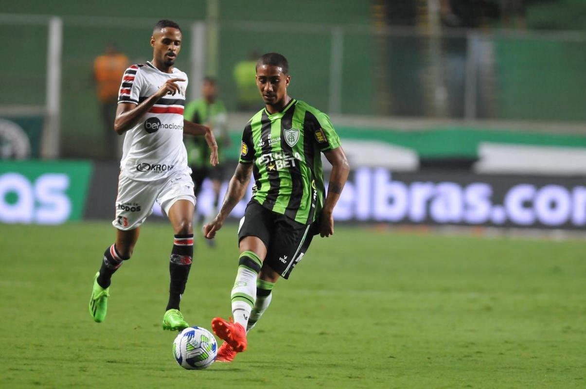 Fotos do jogo entre Amrica e Santa Cruz