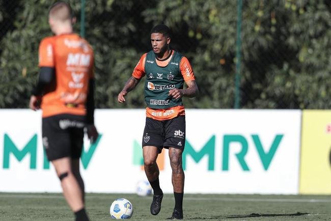 Zagueiro - Micael: categorias de base