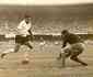 Vdeo: em 1966, Garrincha brilhou com a camisa do Corinthians no Mineiro