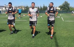 Gonzalo Piovi (centro) - zagueiro se transferiu do Argentinos Juniors para o Racing