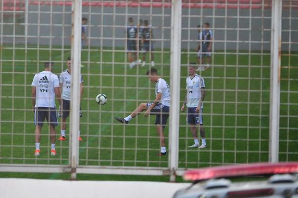 Argentina treina em Belo Horizonte para enfrentar o Paraguai