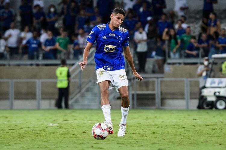 15- Adriano (volante)
