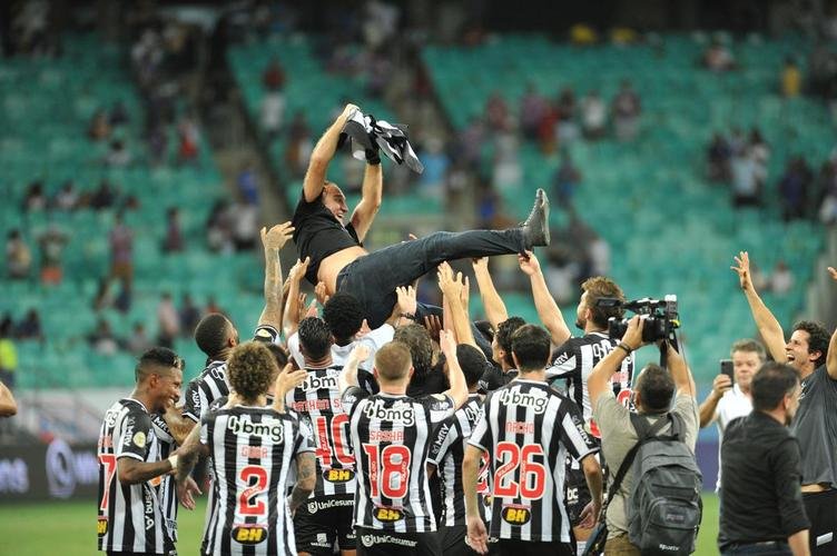Fotos da festa do Atltico na Fonte Nova, em Salvador, com a vitria por 3 a 2 sobre o Bahia, de virada. Galo chega ao bicampeonato brasileiro aps 50 anos.