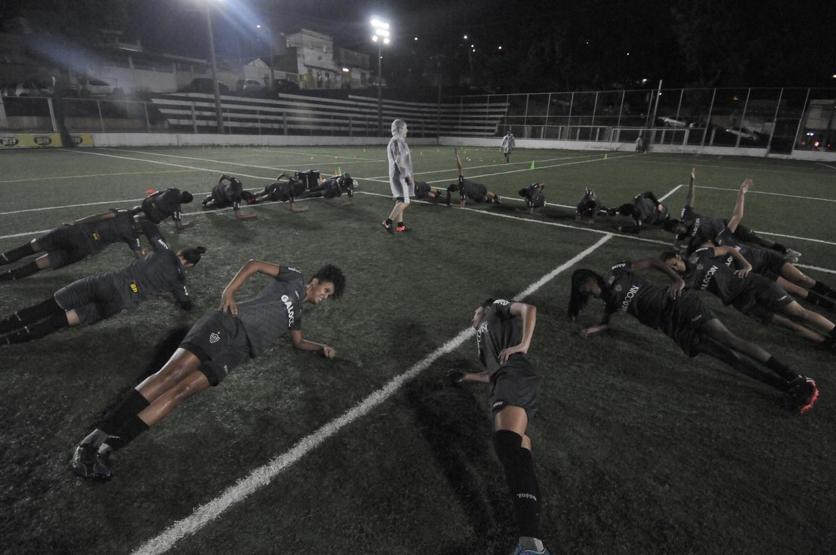 Reportagem acompanhou rotina de treinos do time feminino do Atltico