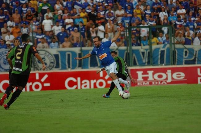 O Cruzeiro foi eliminado pelo Amrica na semifinal do Campeonato Mineiro de 2012 com duas derrotas na Arena do Jacar, em Sete Lagoas: 3 a 2 e 2 a 1.