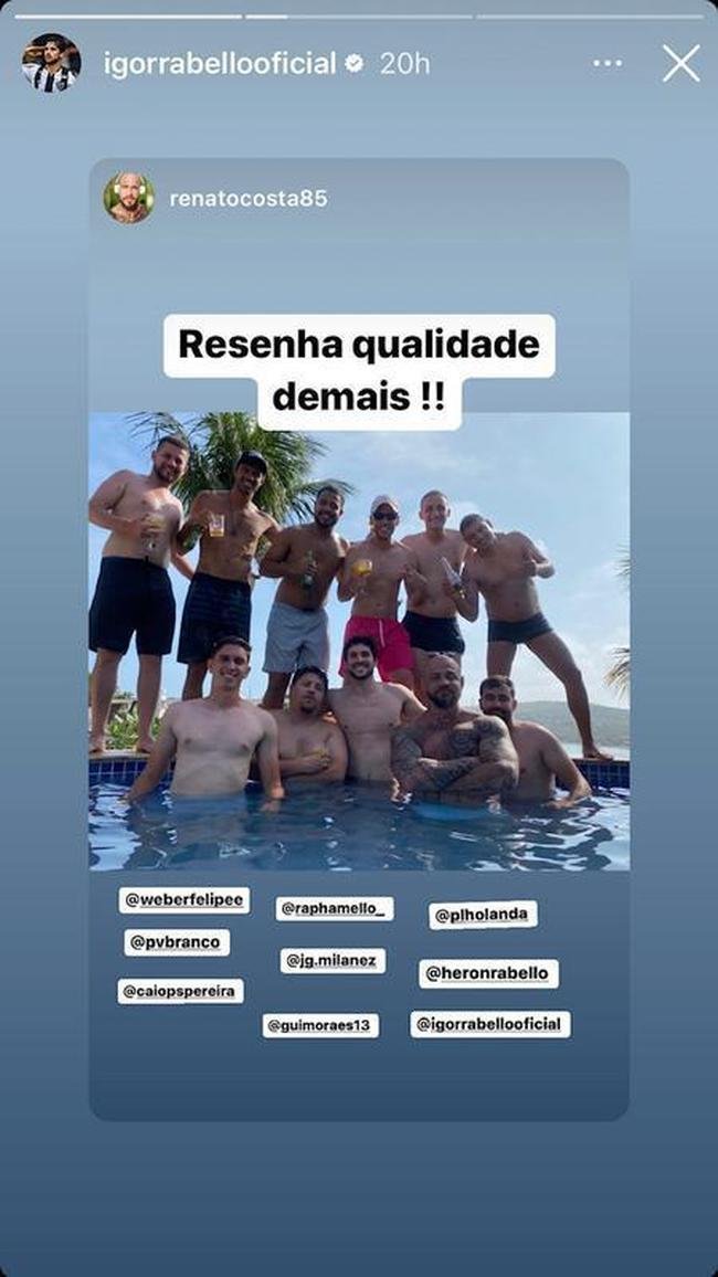 Igor Rabello e amigos em Bzios, no Rio de Janeiro.