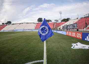 O gramado do estádio foi bastante criticado pelos jogadores da Raposa após a derrota por 1 a 0 para o Cuiabá, nessa segunda-feira (22)