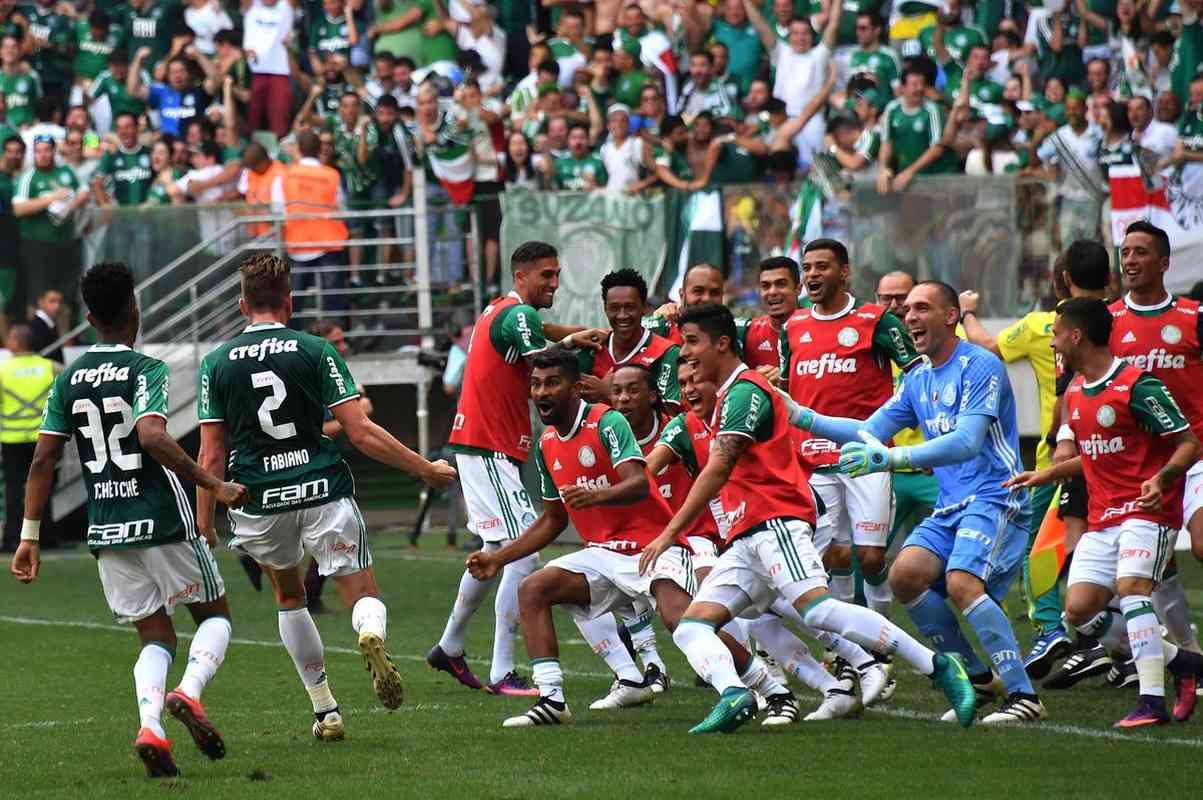 Palmeiras vence Chapecoense no Allianz Parque e conquista nono ttulo brasileiro. Dudu ergueu a taa