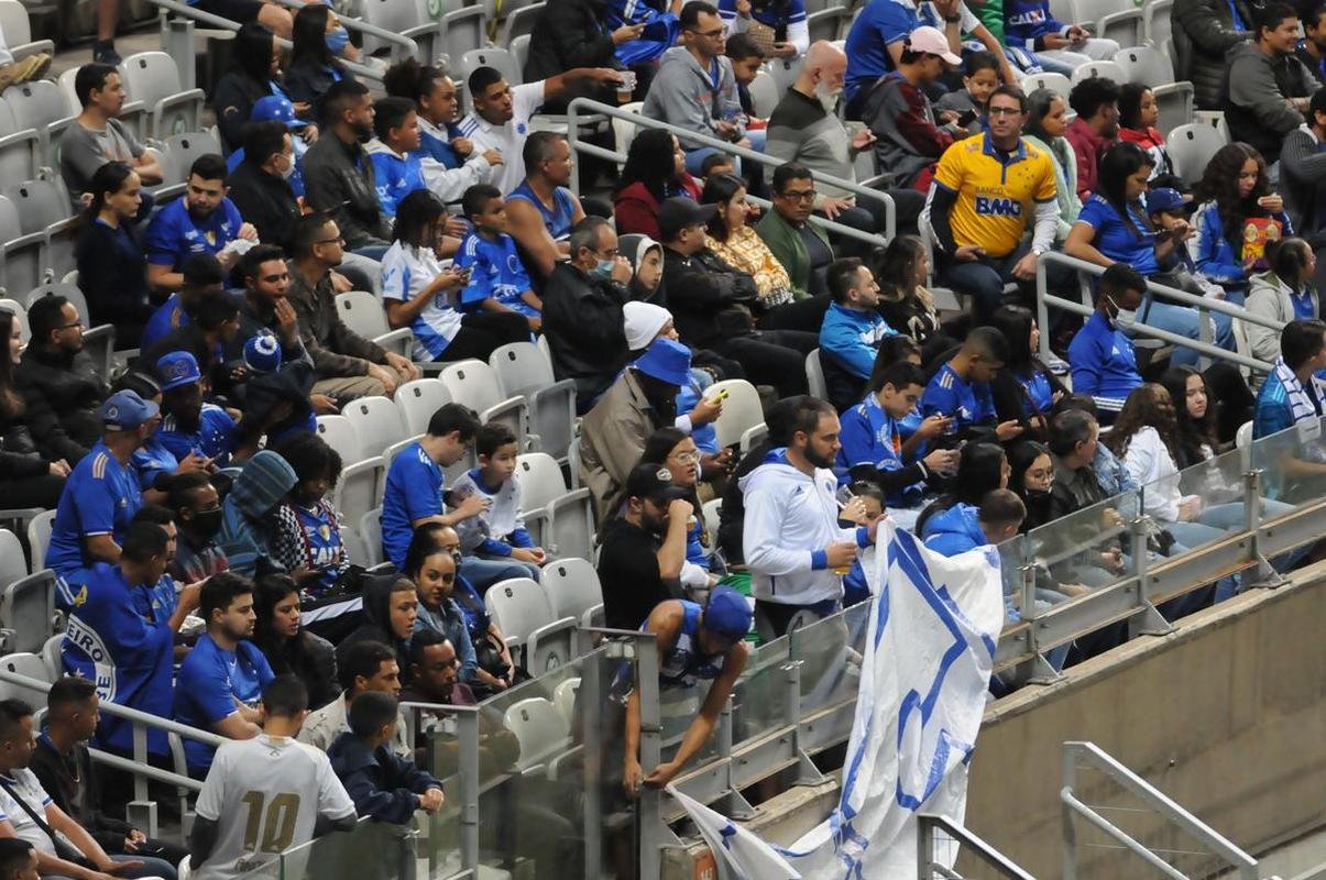Torcedores do Cruzeiro no jogo com o Vila Nova, no Mineiro