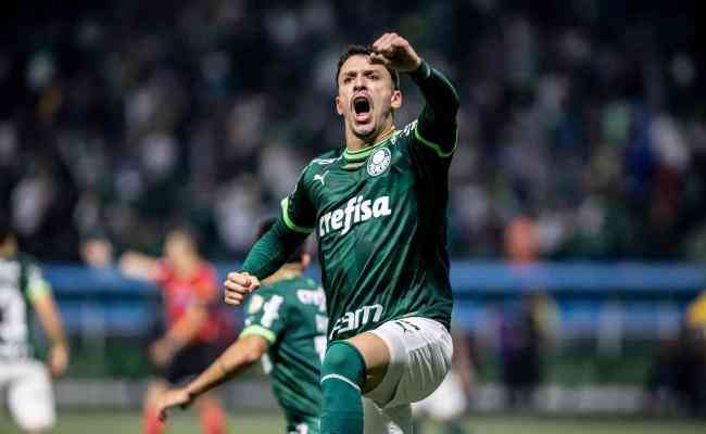 Piquerez comemora aps marcar gol na vitria do Palmeiras sobre o Barcelona (EQU)