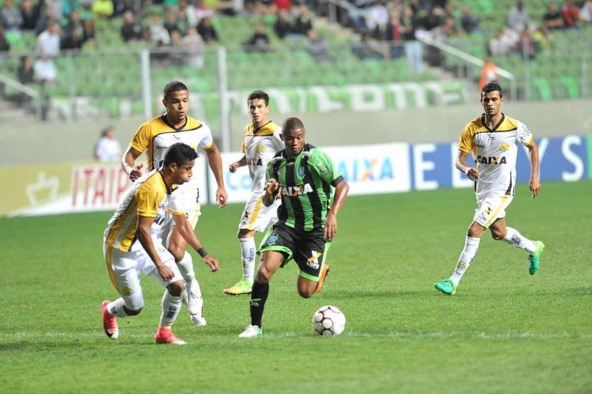 Imagens da partida entre Amrica e Cricima, no Independncia, pela Srie B do Brasileiro