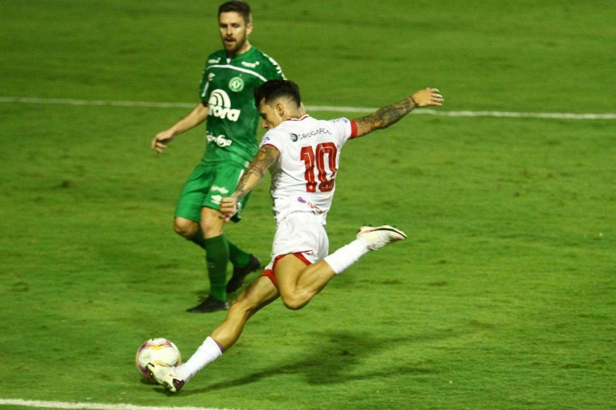 Nutico abriu o placar na segunda etapa com Kieza e quando a partida se encaminhava para mais uma vitria Timbu em seus domnios, a Chapecoense empatou aos 48 minutos do segundo tempo