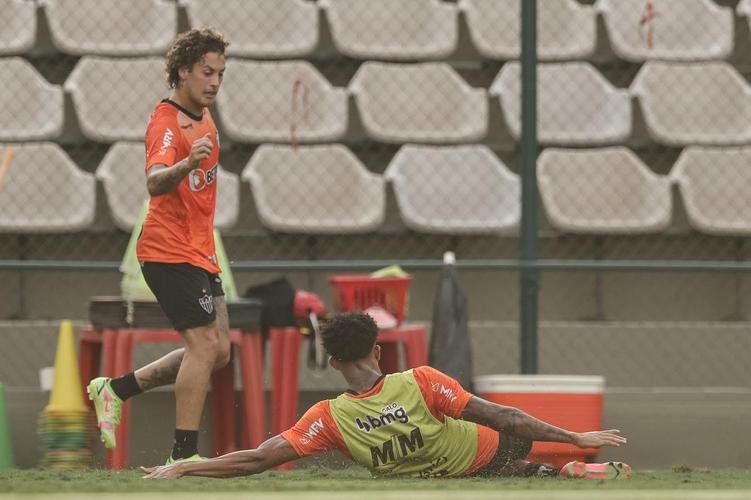 Após a eliminação na Libertadores diante do Palmeiras, jogadores do Atlético se reapresentaram na Cidade do Galo e realizaram treinamento visando o duelo contra o Internacional, pelo Campeonato Brasileiro