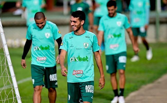 Volante do Amrica, Lucas Kal concedeu entrevista exclusiva ao Superesportes