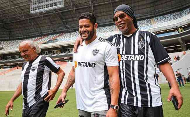Reinaldo, Hulk e Ronaldinho Gacho em visita  Arena MRV